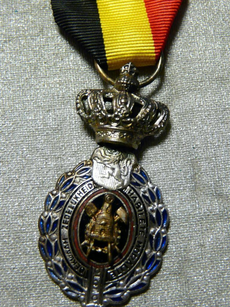 Ereteken van de arbeid tweede klasse + oorkonde, Ophalen, Zilver