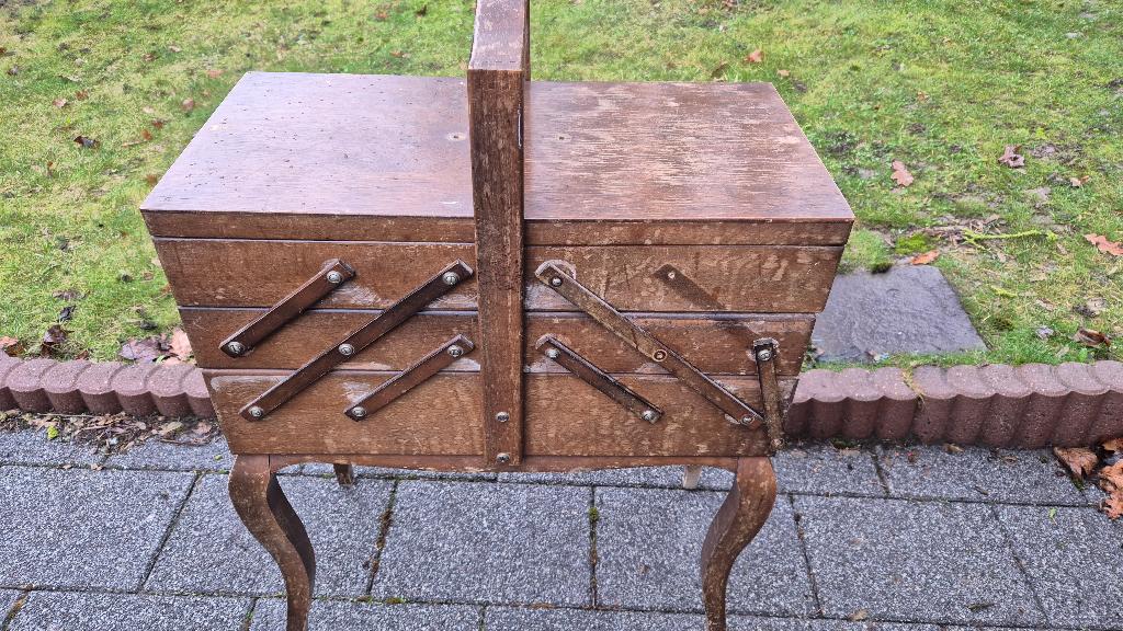 Boite à couture sur pied, Enlèvement, Utilisé