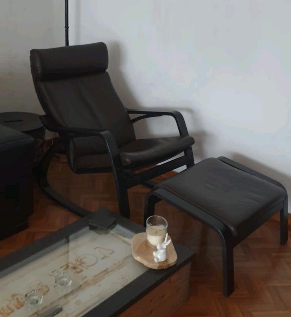 Poang schommelstoel + voetbankje zwart leder, Huis en Inrichting, Ophalen