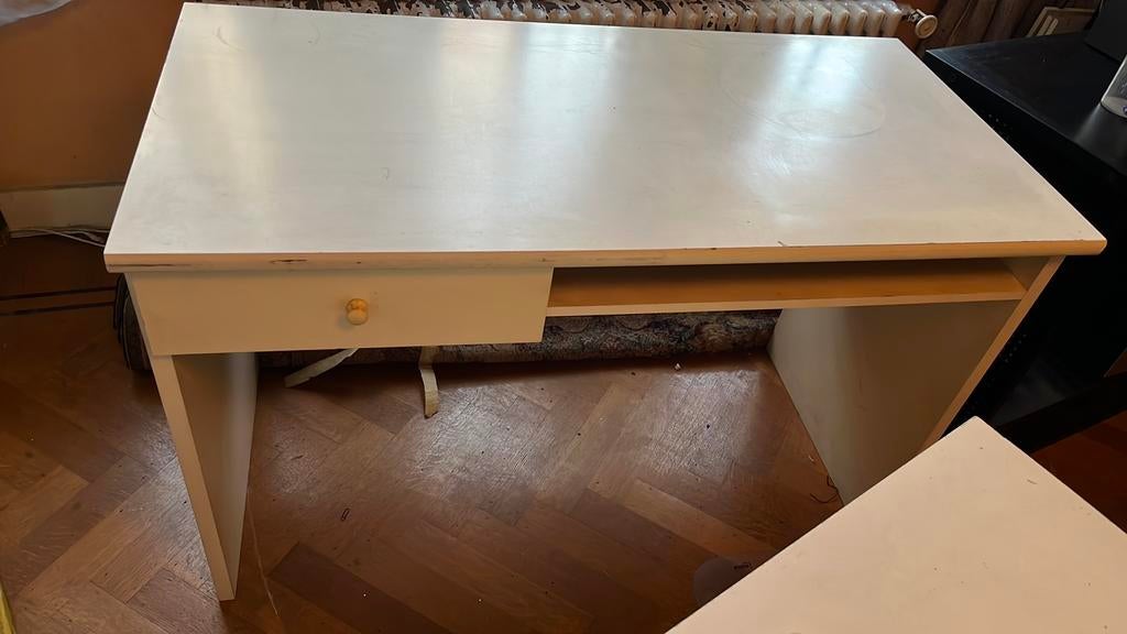 Bureau blanc, Enlèvement