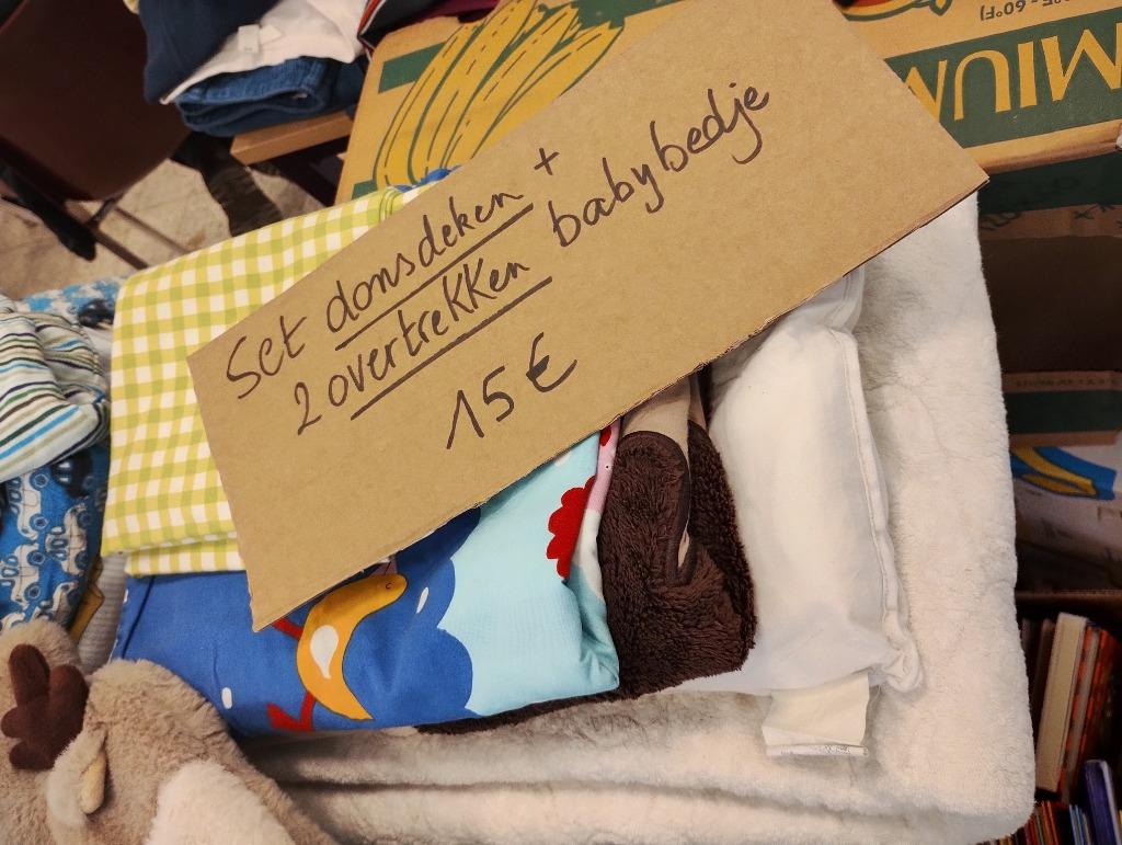 Donsdeken babybed met 2 overtrekken en kussensloopjes, Kinderen en Baby's, Ophalen, Gebruikt, Overige kleuren, Jongetje of Meisje