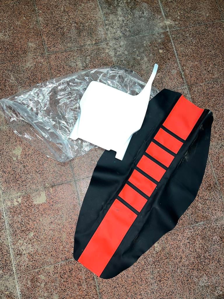 Housse de selle et plaque cross, Enlèvement, Comme neuf