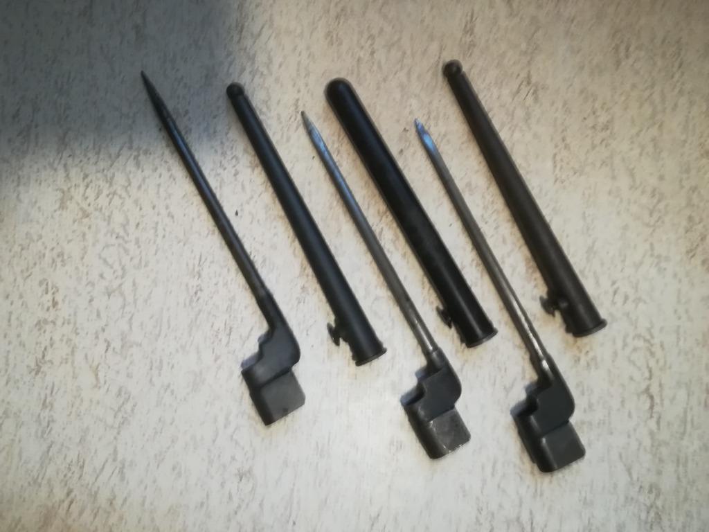 Baïonnettes à pointes britanniques WW2 avec fourreau dont 1, Collections, Objets militaires | Seconde Guerre mondiale, Enlèvement
