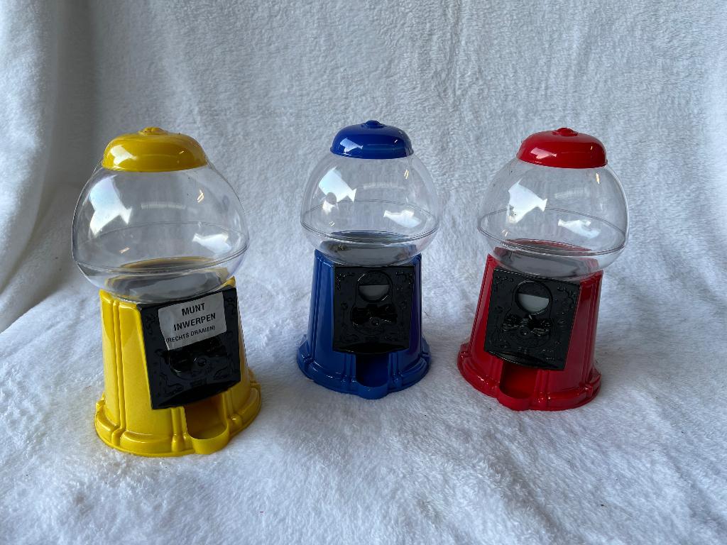 Kauwgomballen automaat, Enlèvement