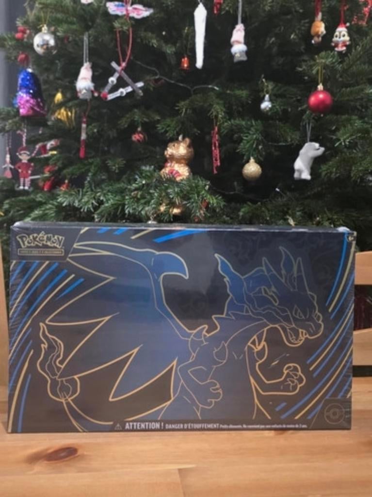 Pokemon me2 Charizard Ultra Premium-set, Ophalen, Zo goed als nieuw