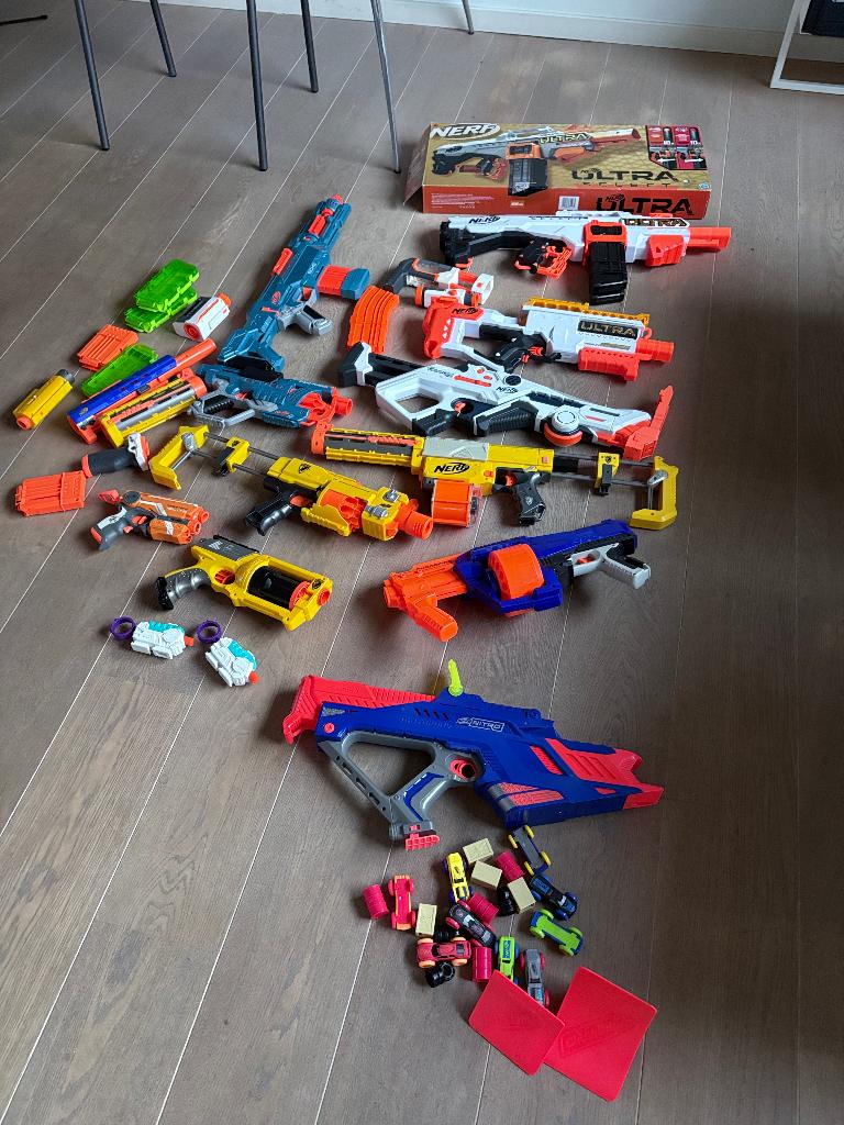 Set van 11 Nerf geweren, Ophalen, Zo goed als nieuw