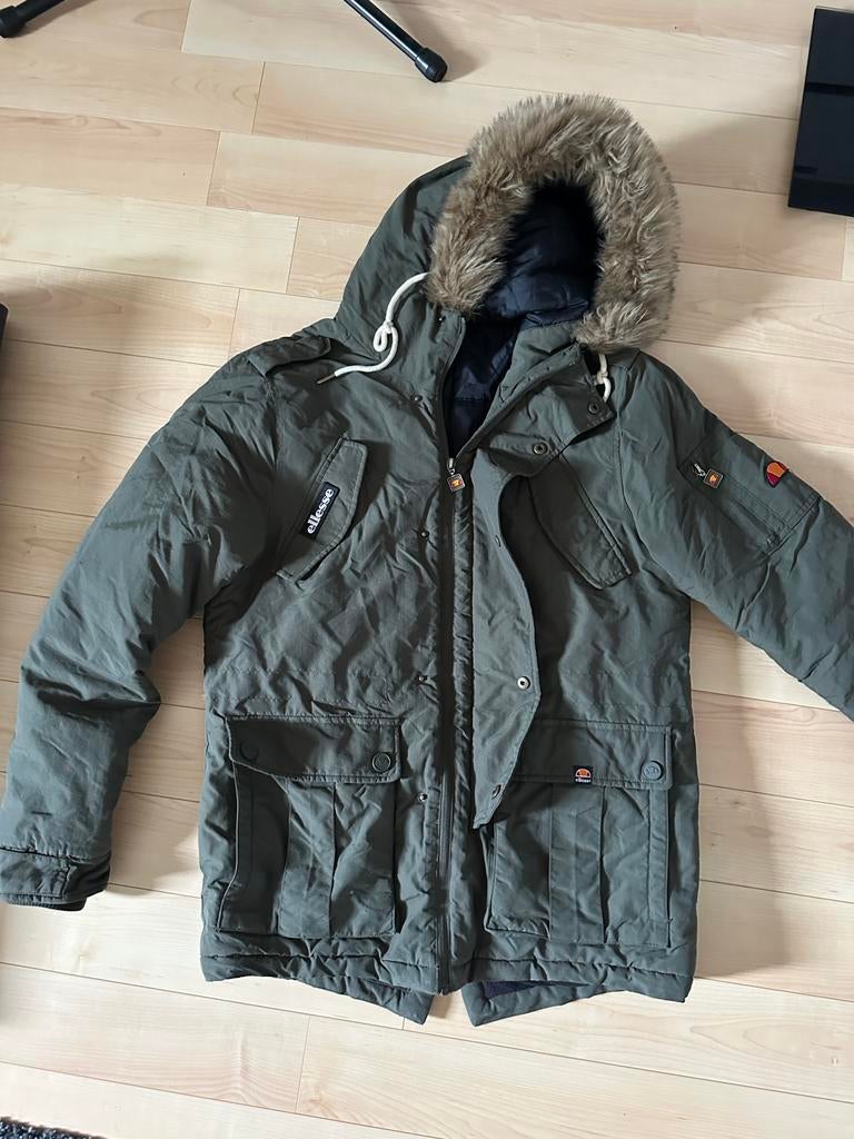 Winterjas Poncho Ellesse khaki maat S, Kleding | Heren, Jassen | Winter, Zo goed als nieuw, Maat 46 (S) of kleiner, Groen, Ophalen of Verzenden