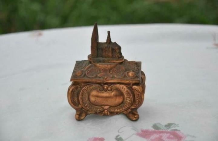 § boite a bijoux en regule cuivré cologne, Enlèvement ou Envoi