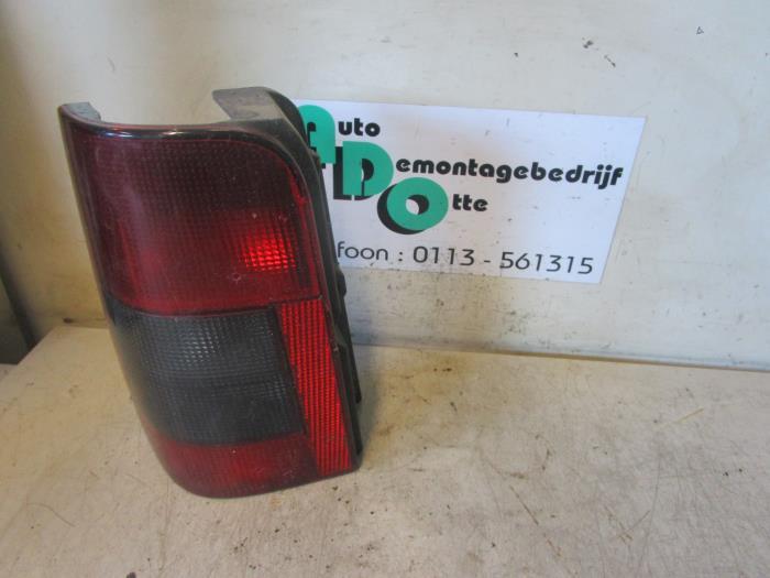 Achterlicht links van een Peugeot Partner (Partner 96-), Auto-onderdelen, Gebruikt, -, -, Ophalen of Verzenden