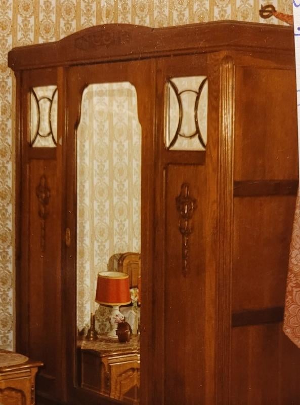 Zeer oude eiken kleerkast met spiegel, Antiek en Kunst, Antiek | Meubels | Kasten, Ophalen