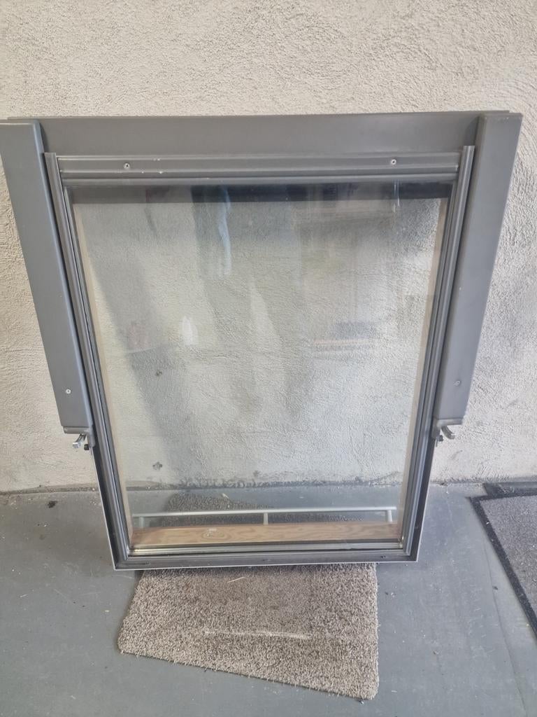 Velux 98cm/78cm occasion, Bricolage & Construction, Enlèvement ou Envoi, Utilisé, Autres types