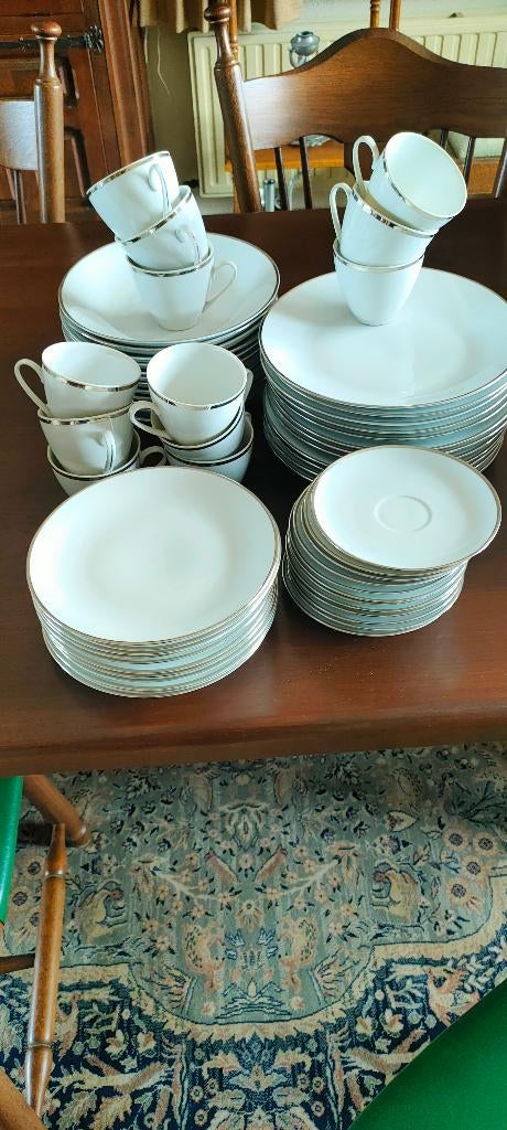 Servies 12 delig, Huis en Inrichting, Ophalen, Zo goed als nieuw, Effen, Porselein