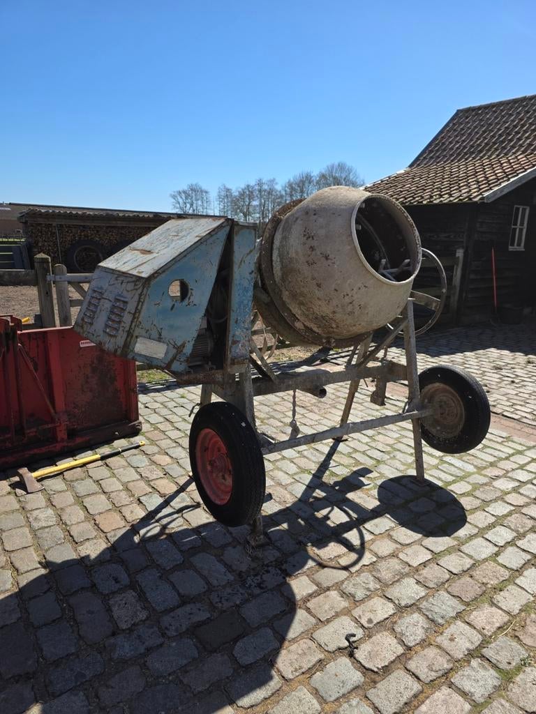 Mortel/ betonmolen, Ophalen