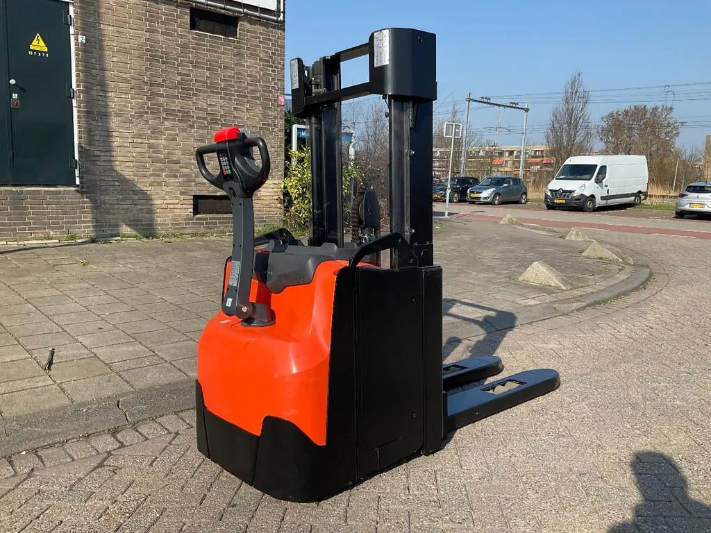 Toyota SWE160L 1600KG 2.35METER HEFTRUCK, Zakelijke goederen, Machines en Bouw | Heftrucks en Intern transport, 2000 tot 3000 kg