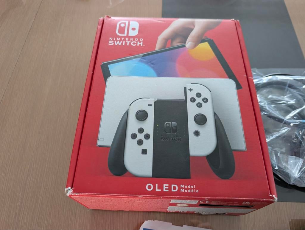 Nintendo Switch oled. Housse et 3 manettes, Switch OLED, Gebruikt, Ophalen of Verzenden, Met 3 controllers of meer