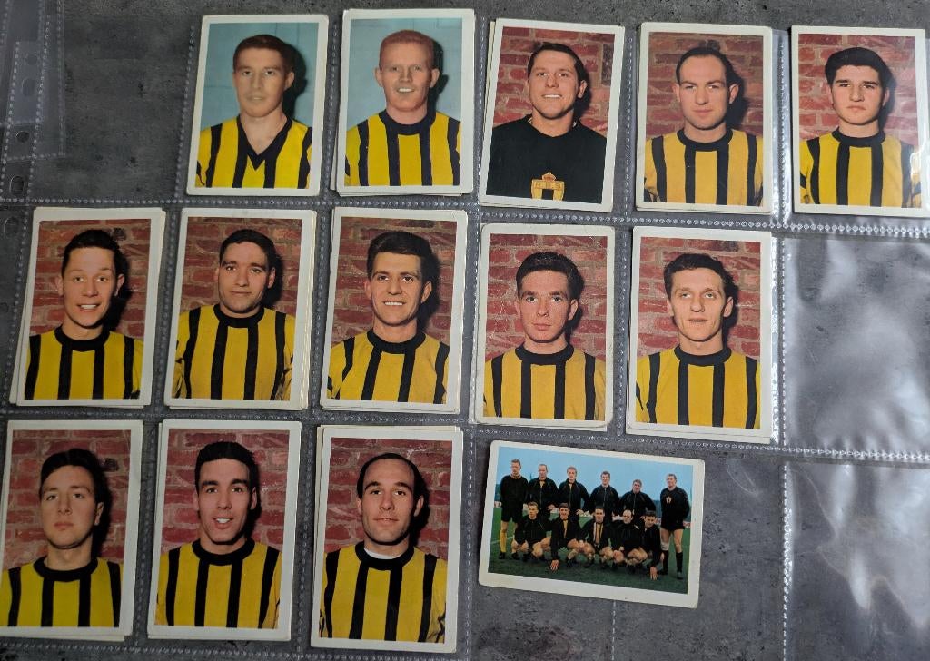 FOOTBALL BERCHEM SPORT 14 CARTES MAPLE LEAF TRÈS RARES, Envoi, Comme neuf