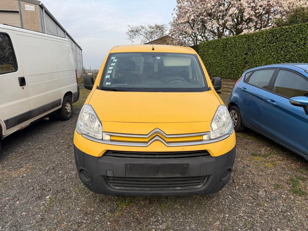 Citroen berlingo 1.5 hdi 2015 140.000 km, Auto's, Bestelwagens en Lichte vracht, Voorwielaandrijving, Stof, Citroën, Elektrische stoelverstelling