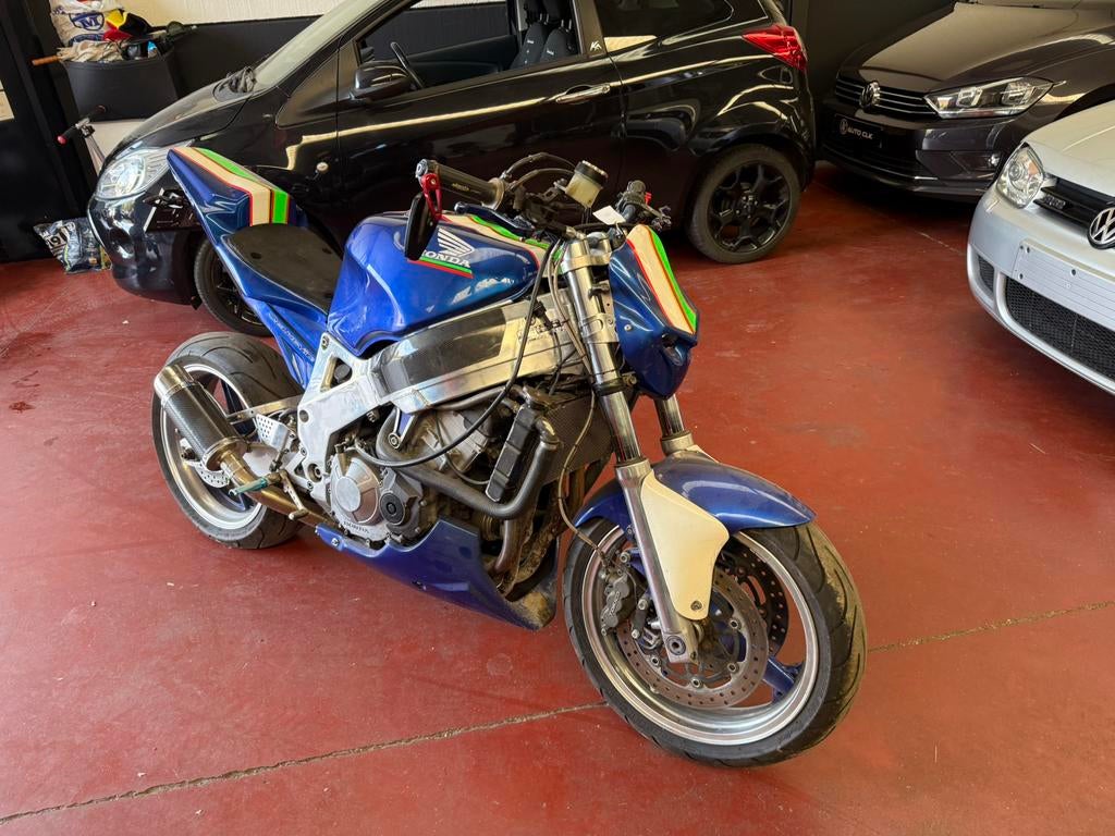Honda Fireblade 550 km op de teller, project / stukken, Motoren, 4 cilinders, 900 cc, Super Sport, Particulier
