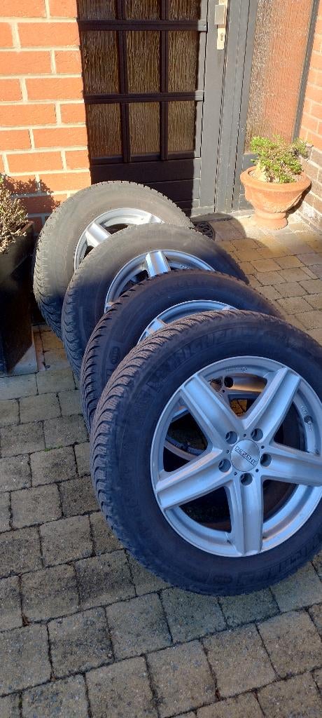 Jantes+ pneus Mercedes, Autos : Pièces & Accessoires, Pneus & Jantes, Pneu(s), Pneus hiver, 17 pouces, 215 mm, Véhicule de tourisme