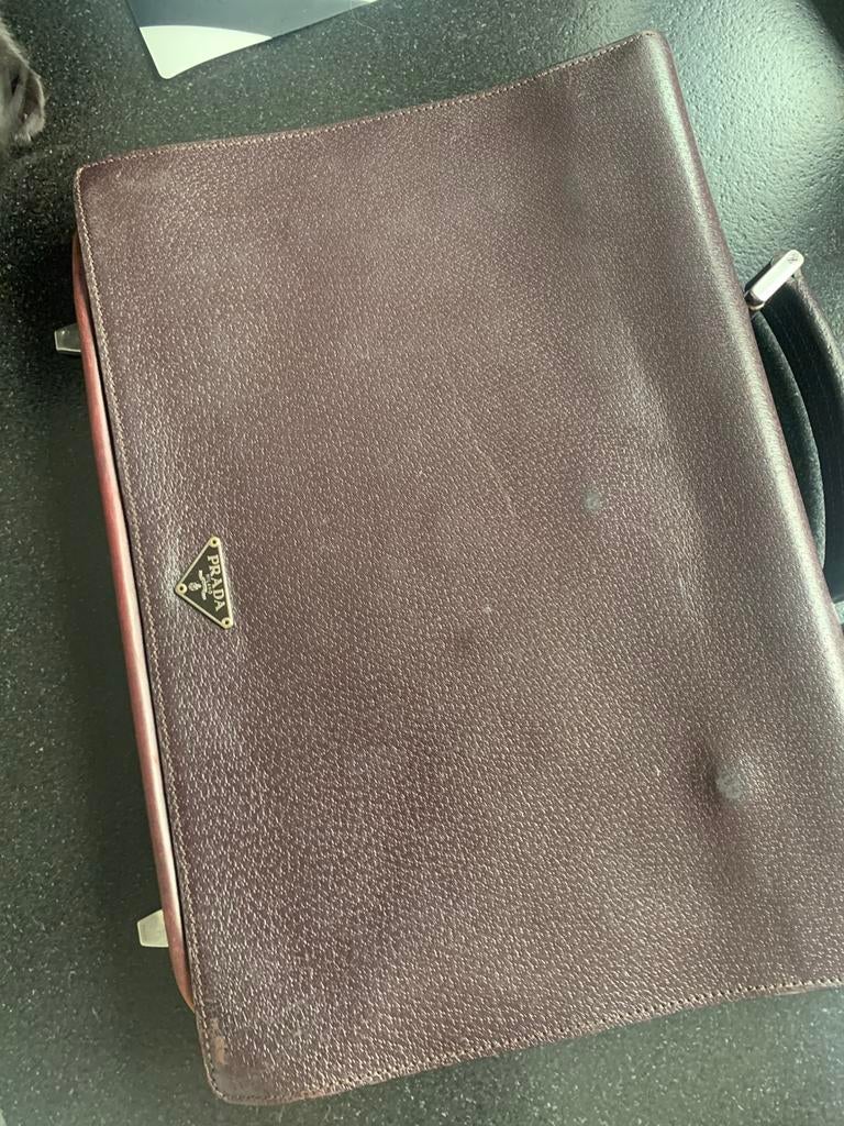 PRADA, gerenaktetas of voor laptop, Computers en Software, Laptophoezen, Ophalen, Gebruikt