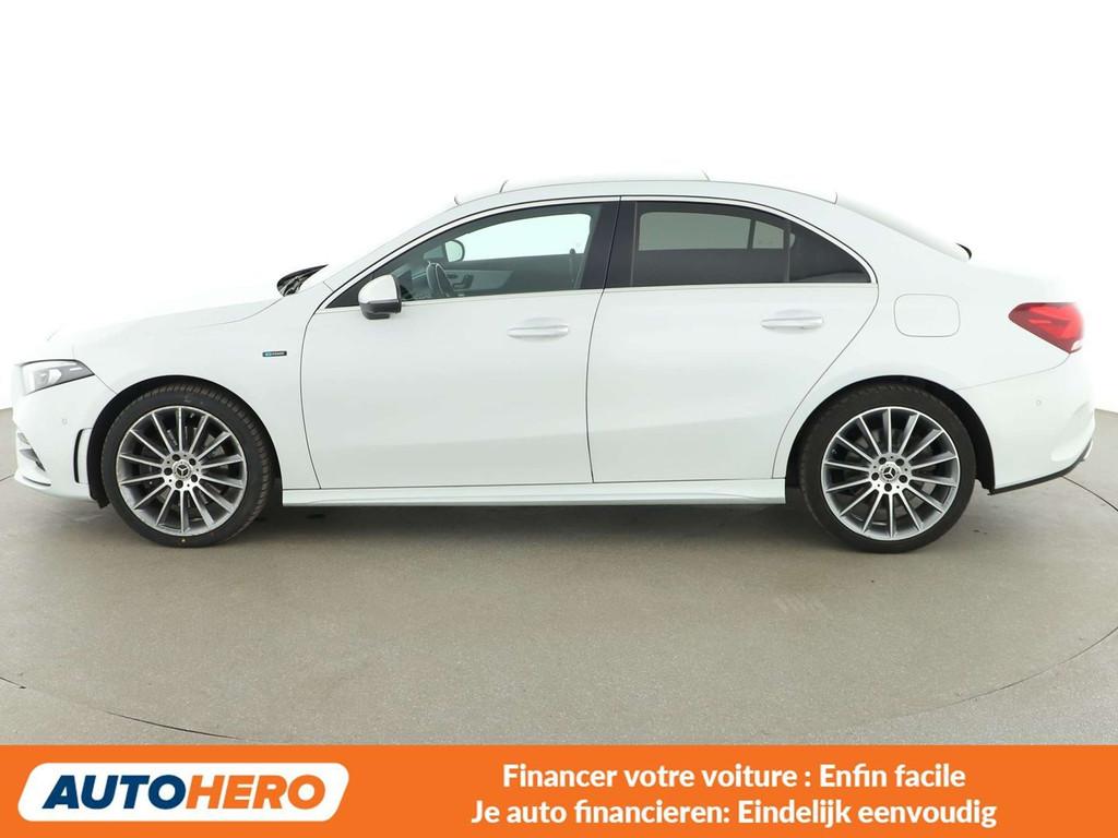 Mercedes-Benz A-Klasse 250 A 250e AMG Line (bj 2021), Auto's, Mercedes-Benz, 4 deurs, Gebruikt, Euro 6, 1700 kg