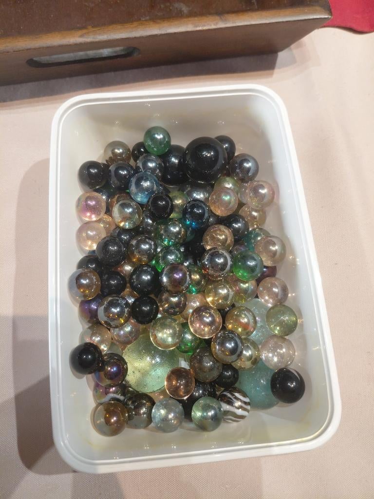 Lot de billes aux reflets métallisés et irisés, Enfants & Bébés, Jouets | Extérieur | Jouets en vrac, Enlèvement ou Envoi