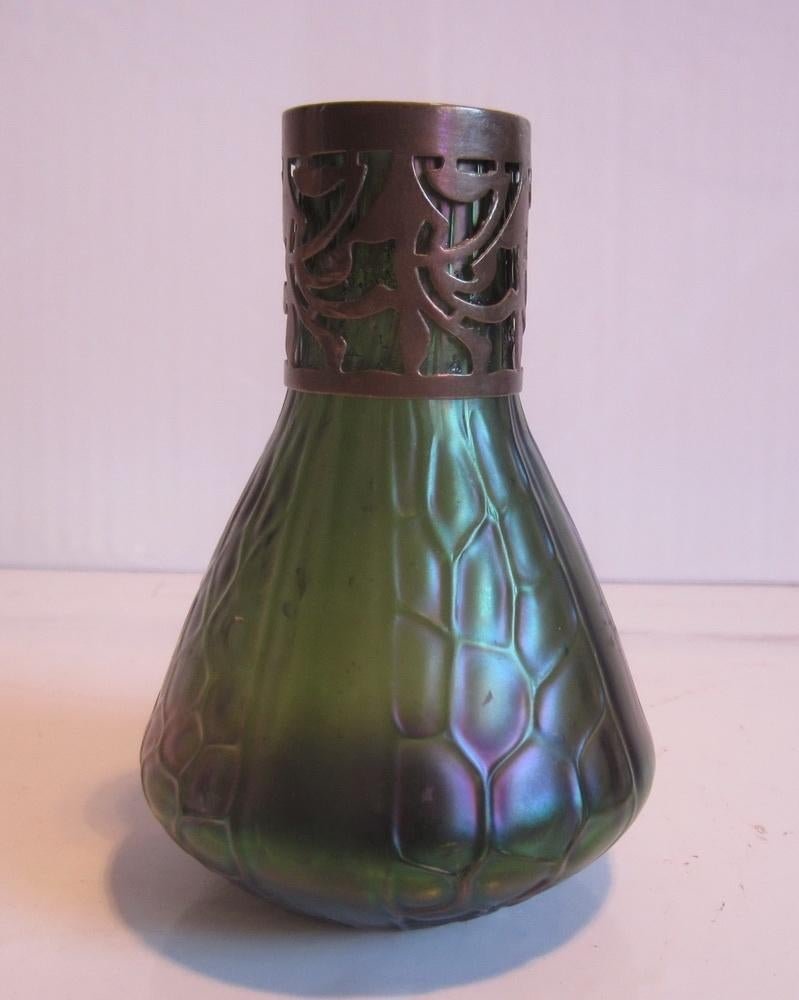 Antiek art nouveau vaasje Kralik, irridescent, ca 1900, Antiek en Kunst, Verzenden
