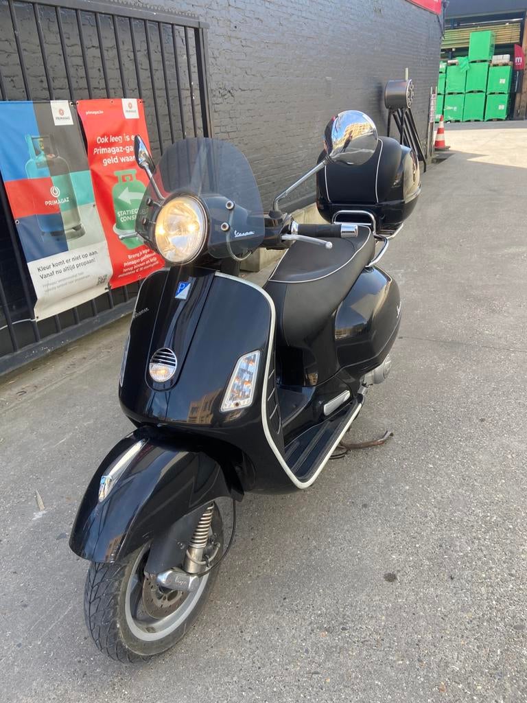 Vespa 300cc ie, Ophalen, Zo goed als nieuw