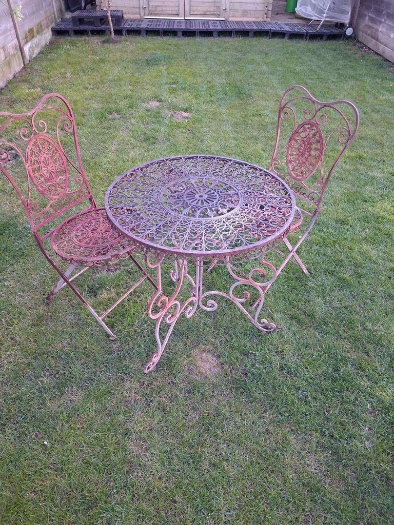 Table et chaises en fer forger