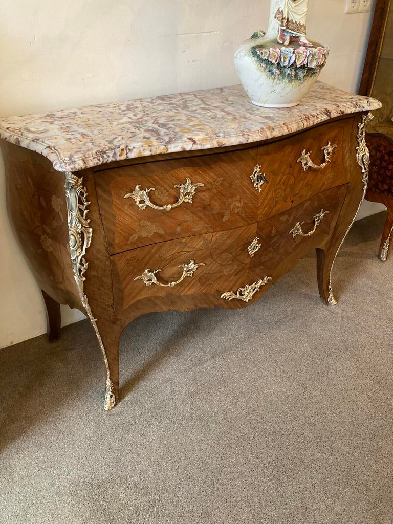 Antieke Franse commode uit 1880, Ophalen