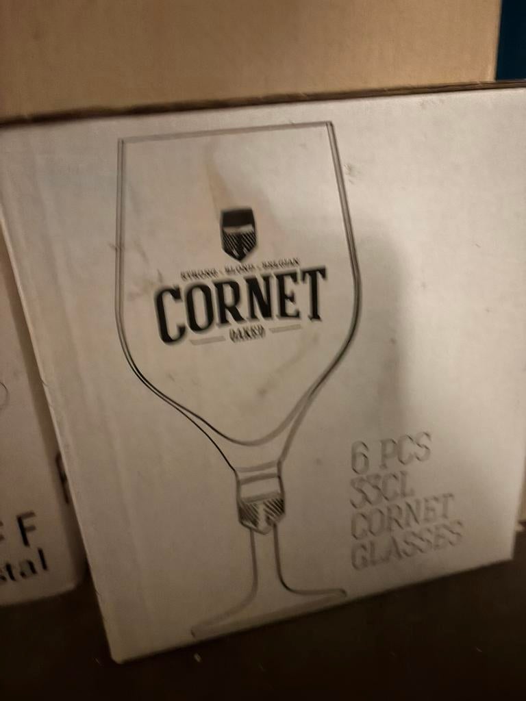 1 boîte de 6 VERRES À BIÈRE EN CHÊNE CORNET SUR PIED, Collections, Enlèvement, Neuf, Verre ou Verres, Autres marques