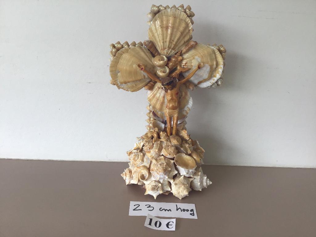 kruisbeeld in schelpen gemaakt en andere kruisbeelden..., Antiek en Kunst, Ophalen of Verzenden