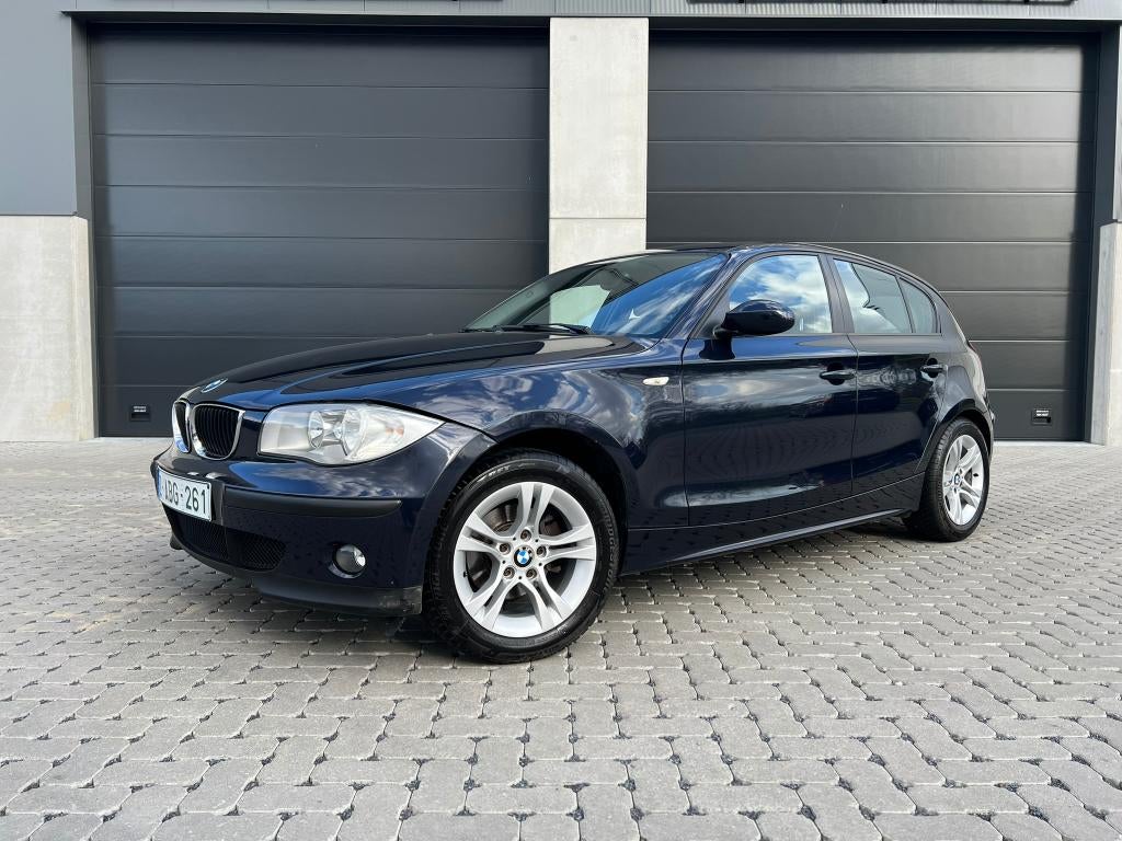 BMW 118i – 12/05 – Automaat – verzorgd – z+w-velgen - 1j gar, Auto's, BMW, Automaat, 188 g/km, Zwart, 4 cilinders