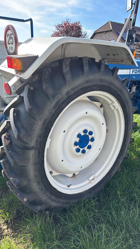 Banden met velgen voor ford 4000,4600 e.a., Enlèvement