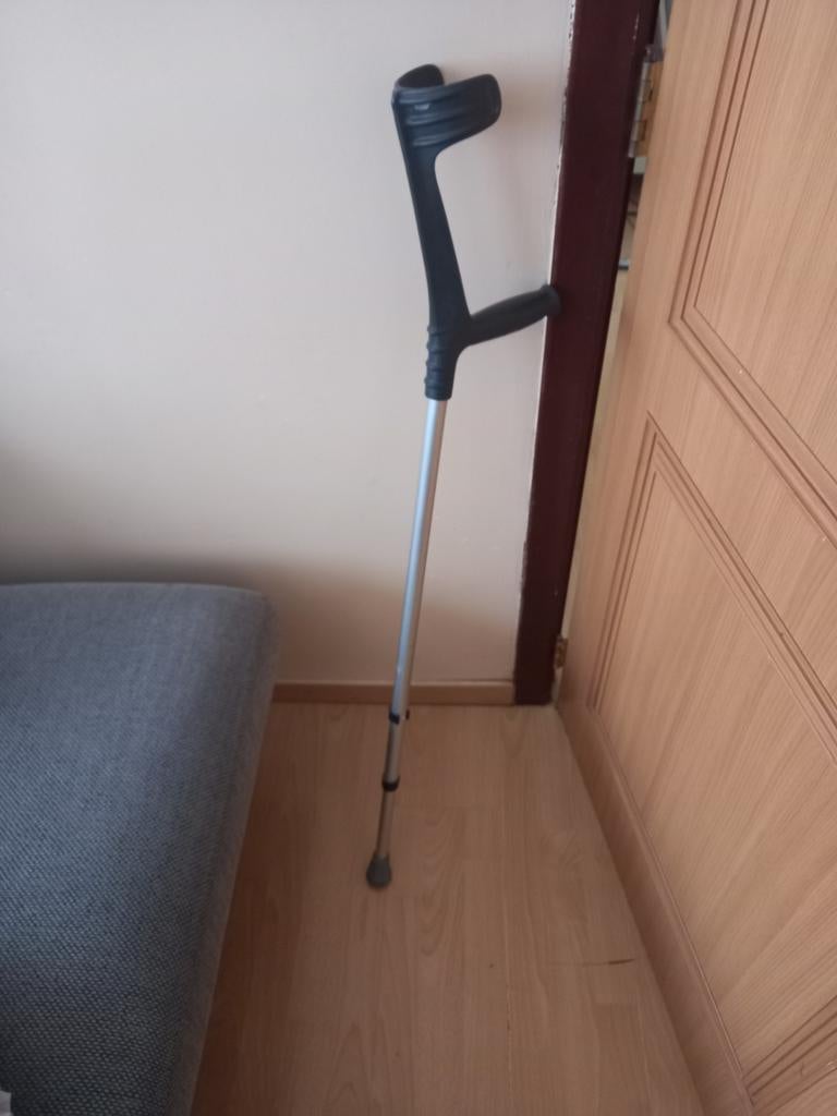 1 verstelbare kruk voor volwassenen, Diversen