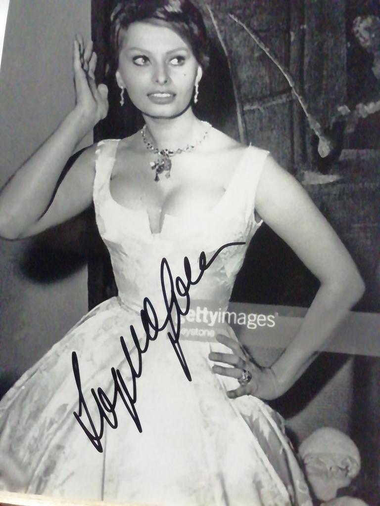 Foto  van Sophia Loren met originele handtekening, Verzamelen, Muziek, Artiesten en Beroemdheden, Ophalen of Verzenden