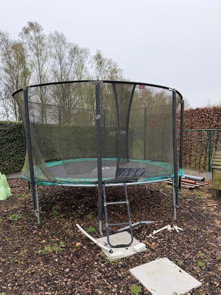 Trampoline Berg Champion 2014, Enlèvement, Utilisé