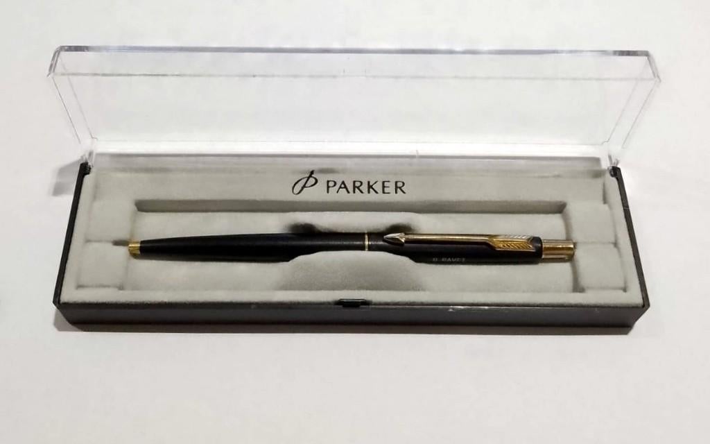 Parker Classic balpen in zwart en goud, Verzamelen, Pennenverzamelingen, Gebruikt, Parker, Ophalen of Verzenden, Met reclame
