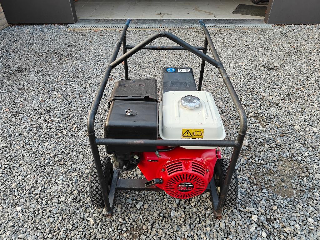 Groupe electrogene, Bricolage & Construction, Générateurs, Enlèvement, Utilisé, 5 à 10 kVA, Essence