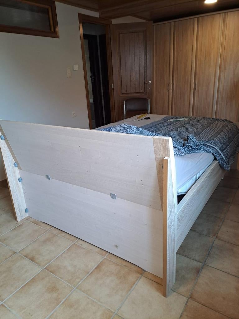 Chambre à coucher, lit, tables de chevet, placard, commode., Enlèvement