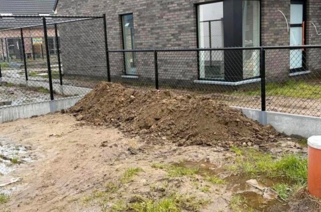 Gratis aarde te Eernegem, Tuin en Terras, Zand, Ophalen of Verzenden, Zo goed als nieuw