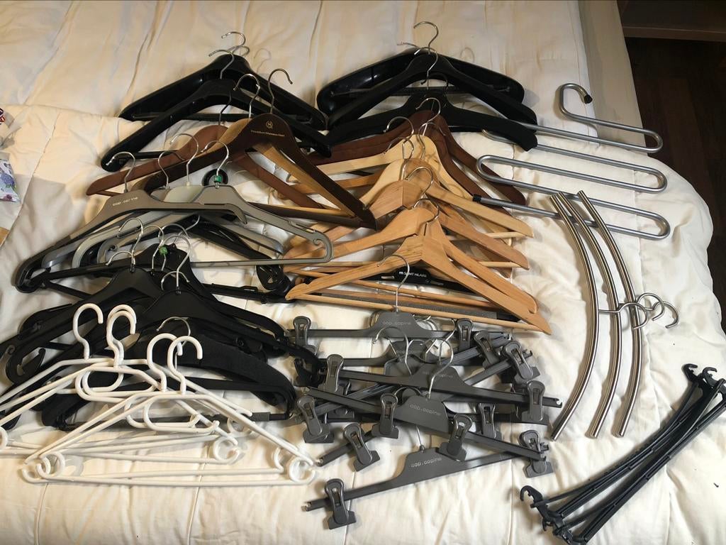 Lot de cintres tous types et tous modèles, Vêtements | Femmes, Cintres