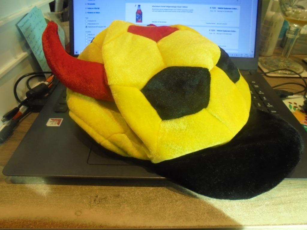 Rode Duivels pet, Ophalen of Verzenden, Zo goed als nieuw, Pet of Muts