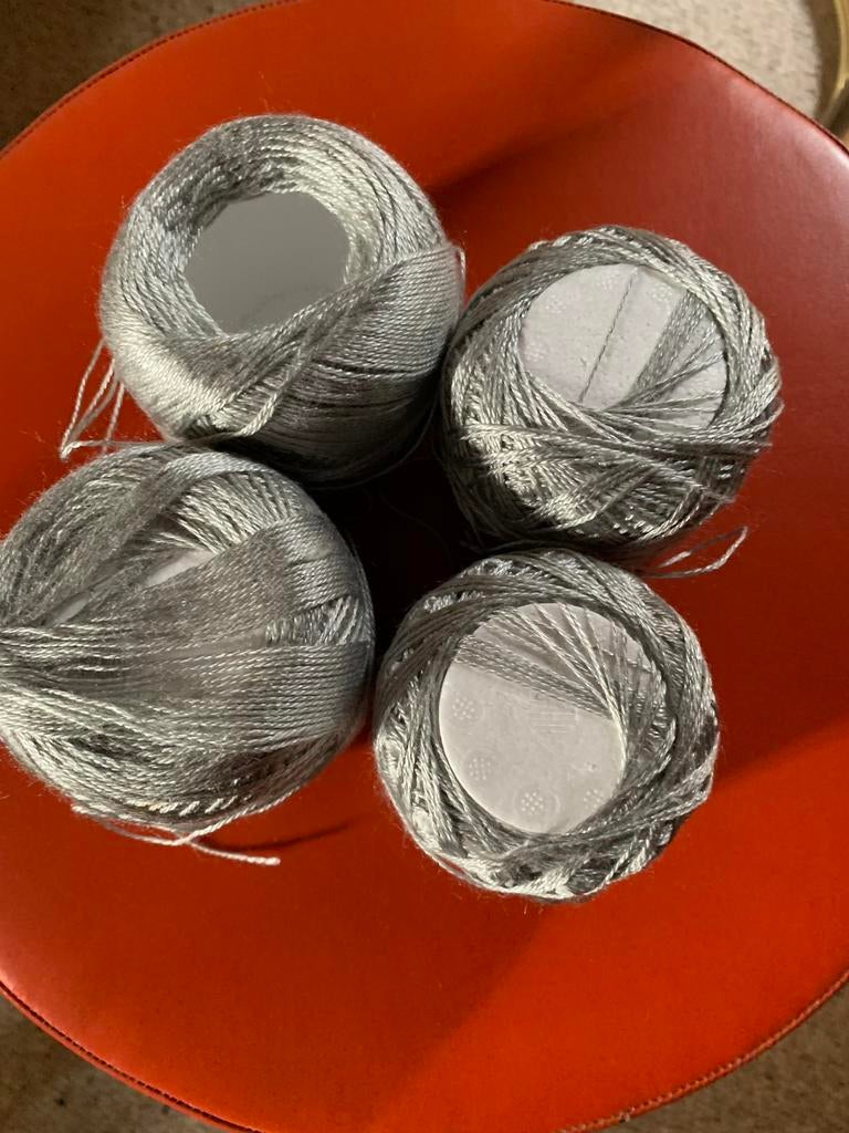 4 pelotes de coton gris, Hobby & Loisirs créatifs, Tricot & Crochet, Enlèvement ou Envoi, Comme neuf
