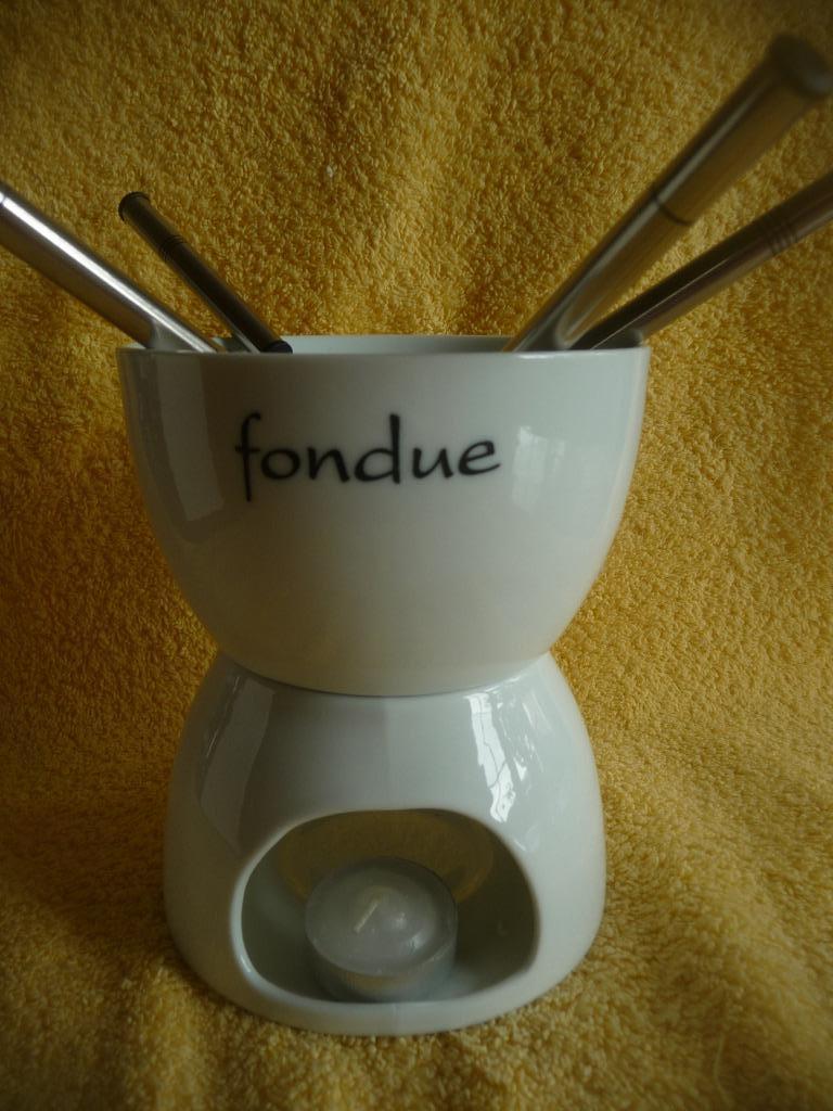 Fondue au chocolat en porcelaine blanche solide, Maison & Meubles, Cuisine | Vaisselle, Enlèvement ou Envoi, Neuf, Porcelaine
