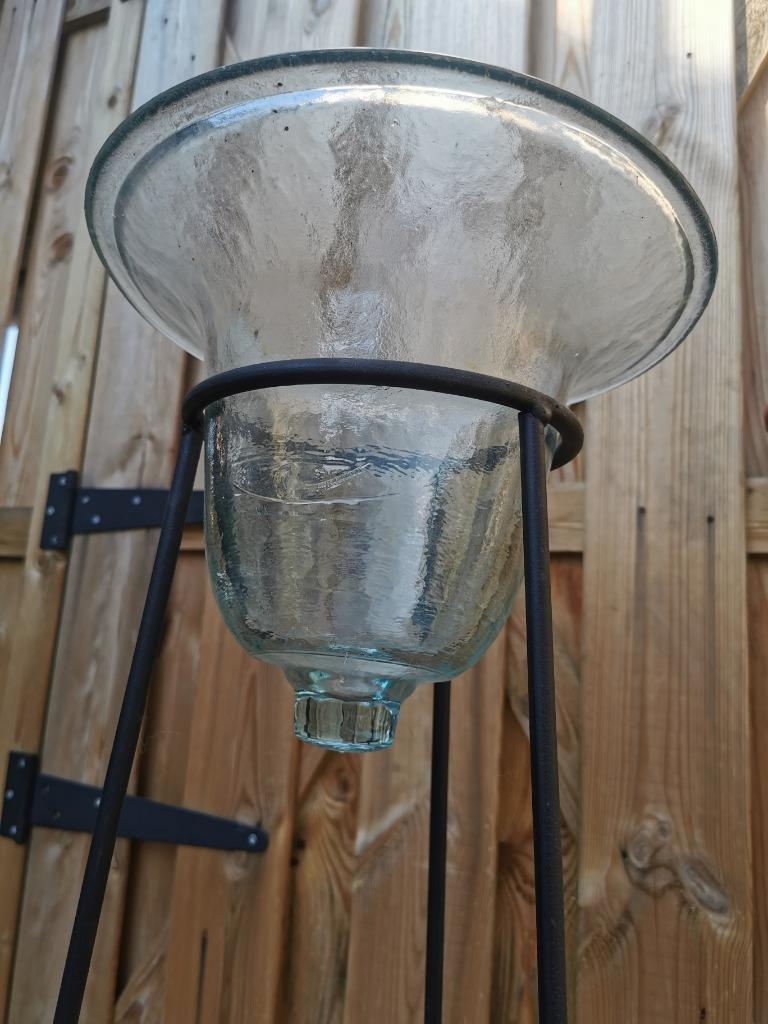 Grote Vaas met gietijzeren staander, Ophalen