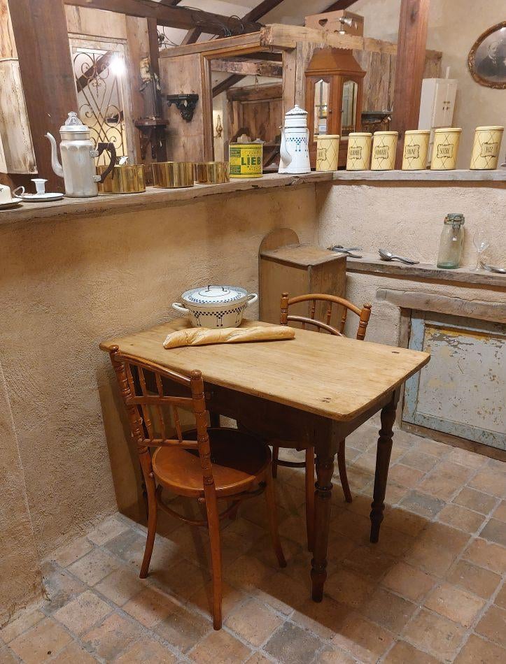 leuk oud keukentafeltje  oude kleine eettafel, Ophalen