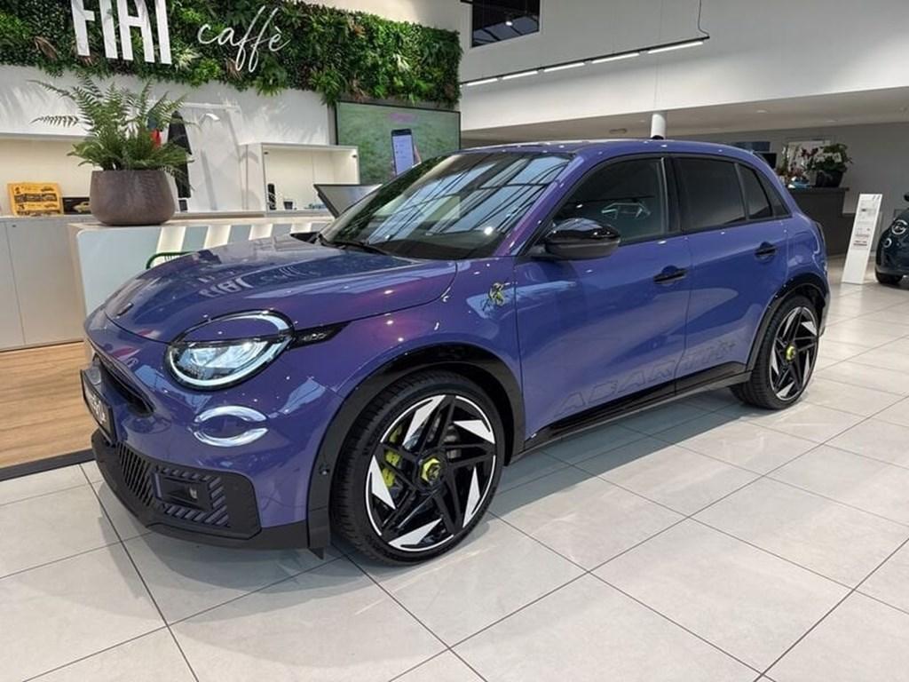 Abarth 600e Scorpionisimma electric 54kWh 280 pk, Automaat, Zwart, Overige kleuren, Elektrisch