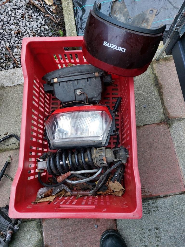 Lot de pièces Susuki frein et phare, Motos, Enlèvement