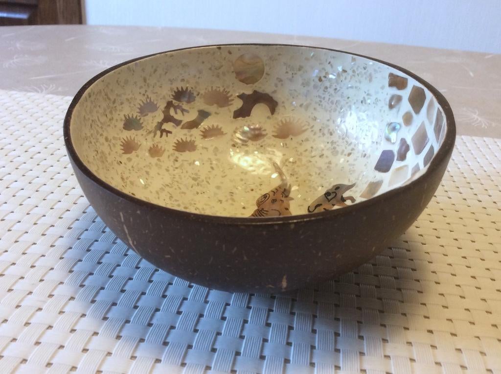 Kokosnootschaaltje met ingelegde parelmoer Ø 13, Huis en Inrichting, Keuken | Servies, Zo goed als nieuw, Schaal of Schalen, Overige stijlen